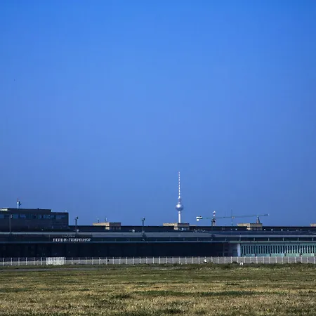 Hevals Grand Appartments Tempelhof Berlino